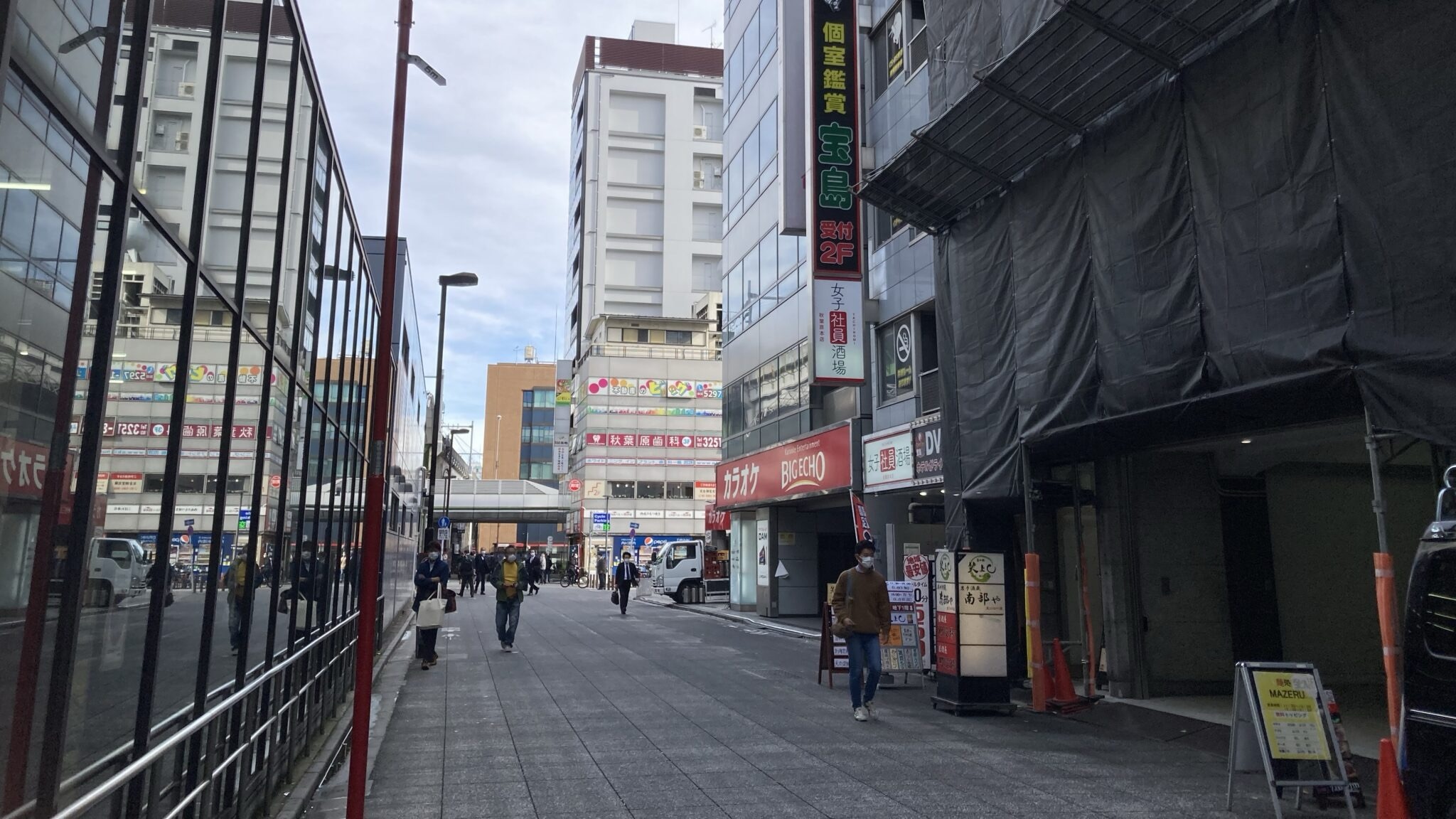 秋葉原駅前の様子