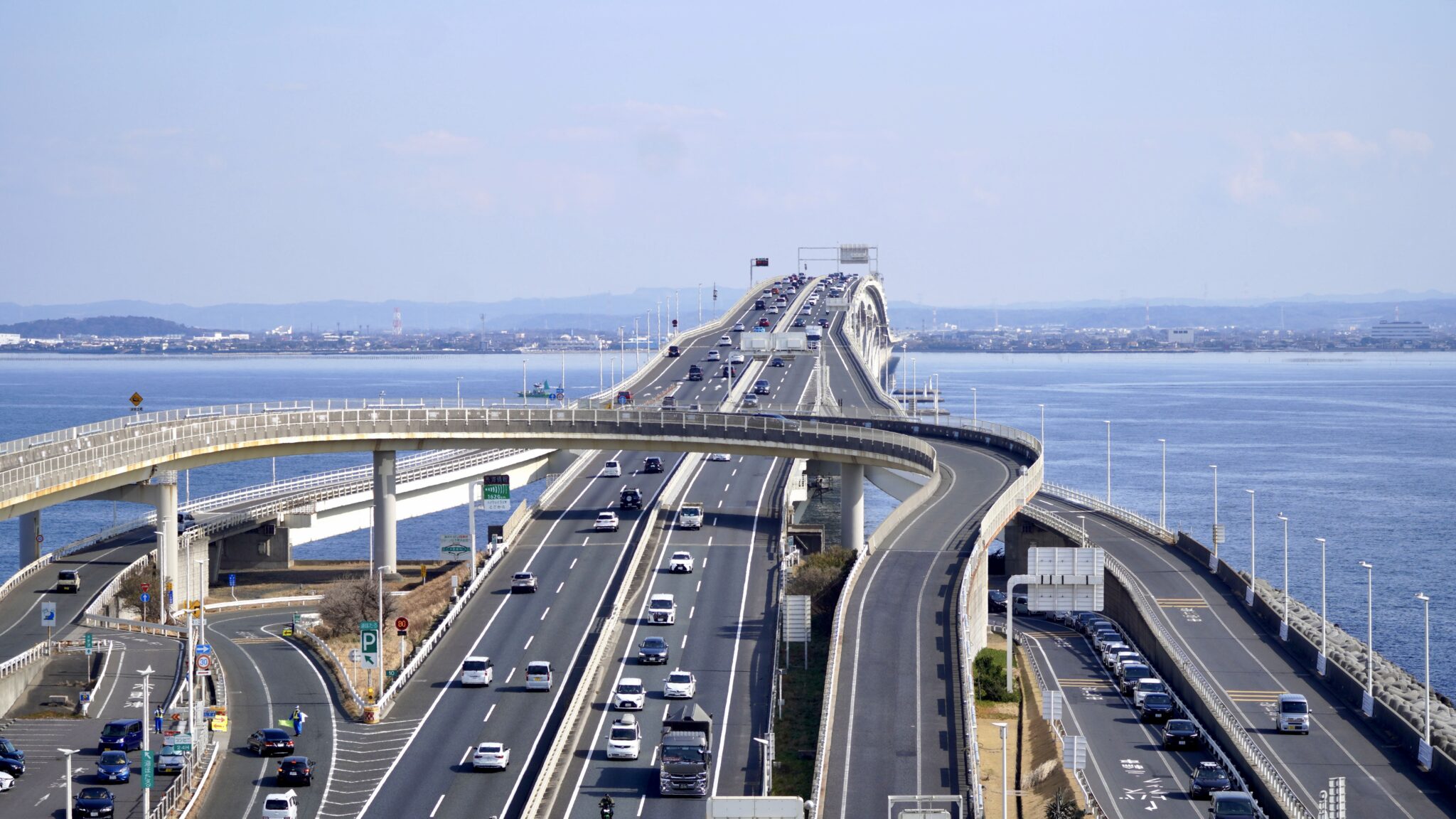 東京湾城に浮かぶアクアライン海ほたる城