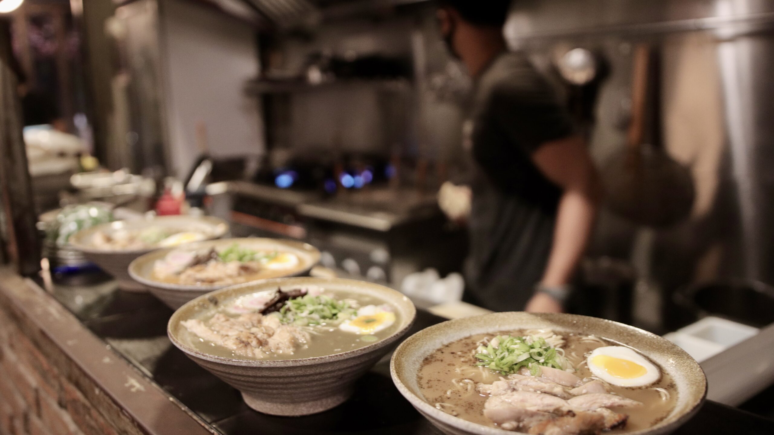 行列のできる人気のラーメン屋