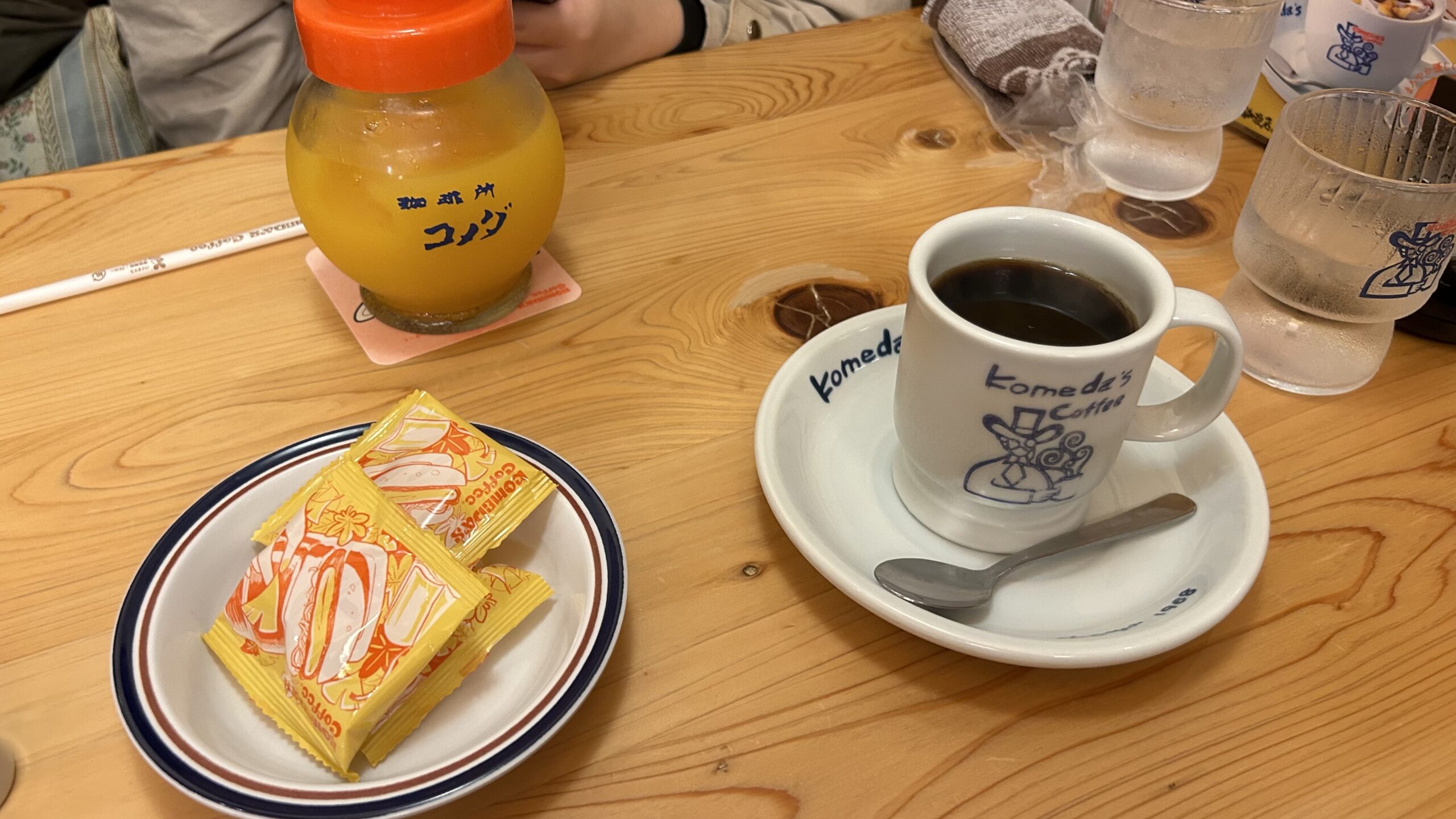 Komeda Coffee: Shiro Noir and Big Fish Burger