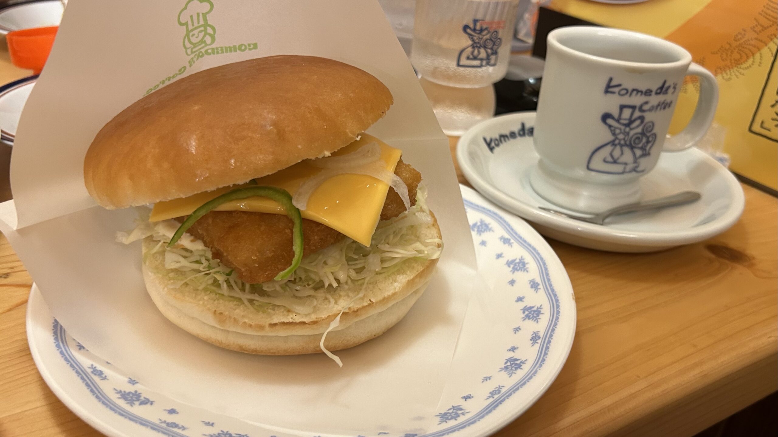 Komeda Coffee: Shiro Noir and Big Fish Burger