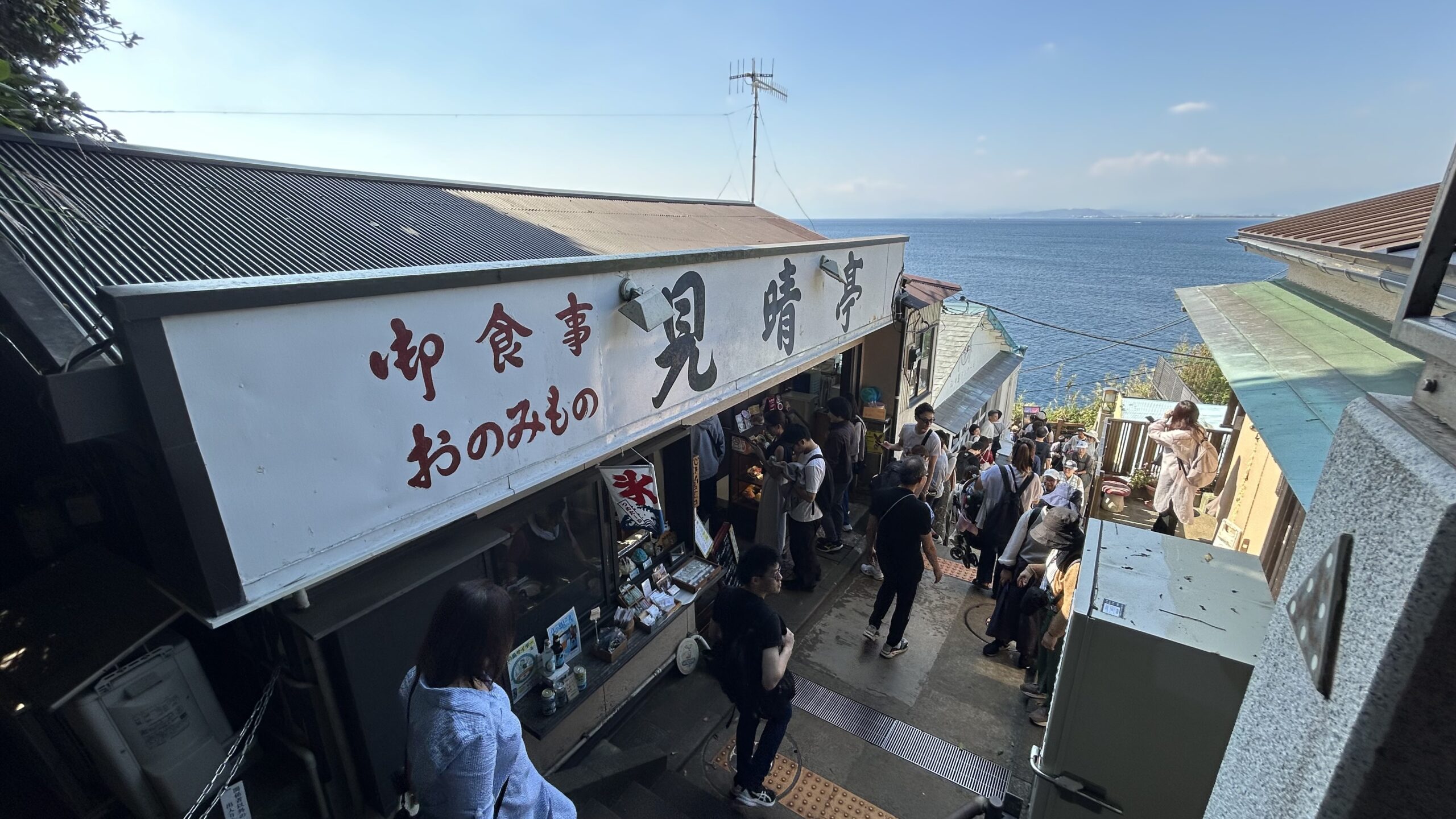 A Delicious Day Trip to Enoshima: Exploring Food and Scenery